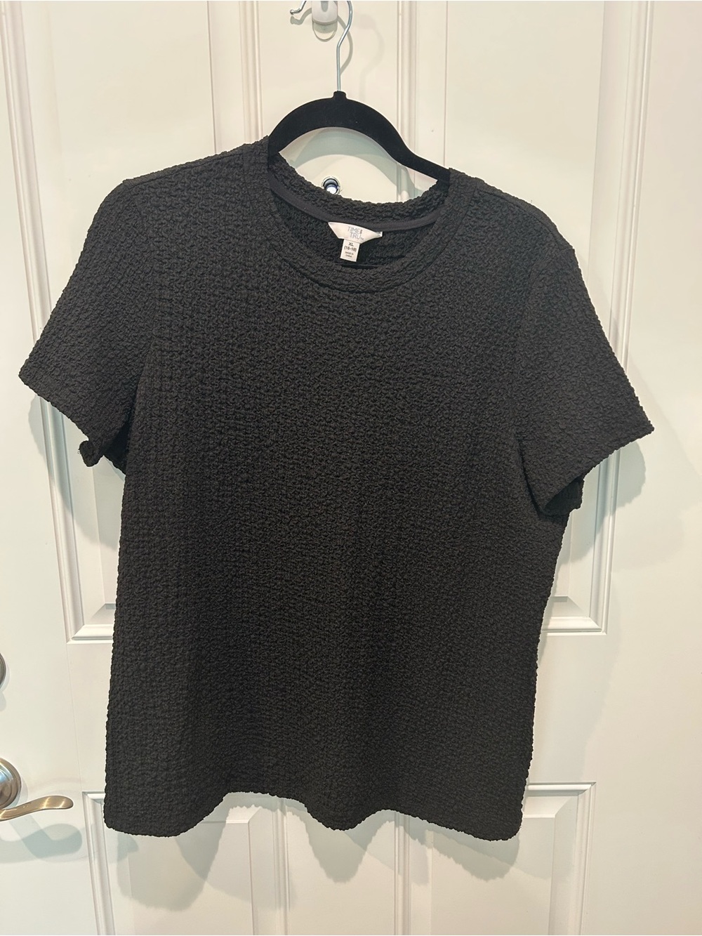 Time and Tru Black Textured Short Sleeve Tee